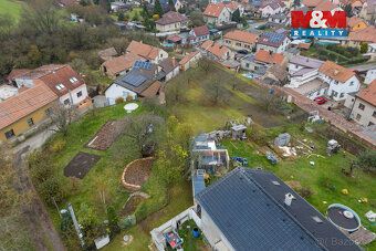 Nabízíme k prodeji pozemek k bydlení o rozloze 1055 m² v mal