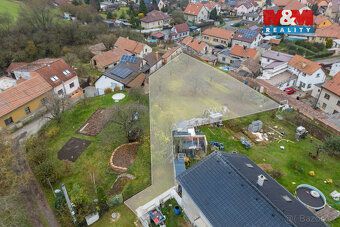 Nabízíme k prodeji pozemek k bydlení o rozloze 1055 m² v mal