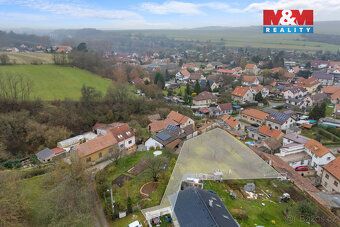 Nabízíme k prodeji pozemek k bydlení o rozloze 1055 m² v mal