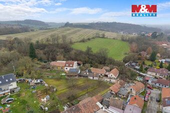 Nabízíme k prodeji pozemek k bydlení o rozloze 1055 m² v mal