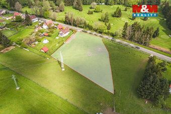We offer for sale a spacious plot of land measuring 4038 m², located in a quiet part of the…