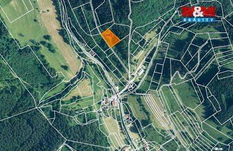 Prodej pozemku o výměře 3970 m2 v katastru obce Halenkov. Je