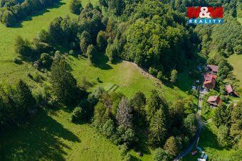 Nabízíme prodej pozemku o celkové výměře 7015 m² z něhož je 