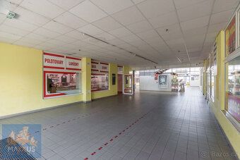 We offer exclusively for sale a shopping center in Zatec.