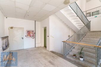 We offer exclusively for sale a shopping center in Zatec.