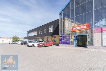 We offer exclusively for sale a shopping center in Zatec.