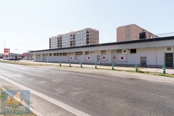 We offer exclusively for sale a shopping center in Zatec.