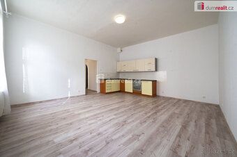 + poplatky 350,-Kč/osoba (vodné-stočné). Elektřina se přepis
