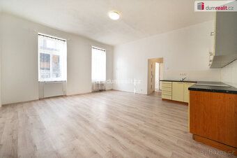 + poplatky 350,-Kč/osoba (vodné-stočné). Elektřina se přepis