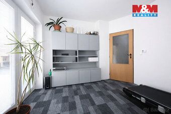 Nabízíme k prodeji rodinný dům o dispozici 4+1 v oblíbené ob