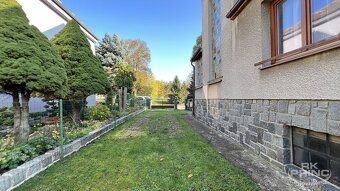 Family house 230 m2 featuring two residential units with garage in Kolin