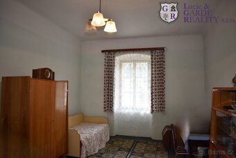 Looking for privacy, have a big family, love animals, don't have anywhere to hide vintage cars…