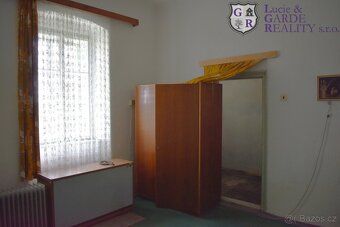 Looking for privacy, have a big family, love animals, don't have anywhere to hide vintage cars…