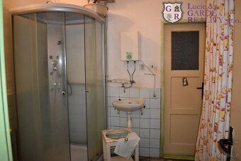 Looking for privacy, have a big family, love animals, don't have anywhere to hide vintage cars…