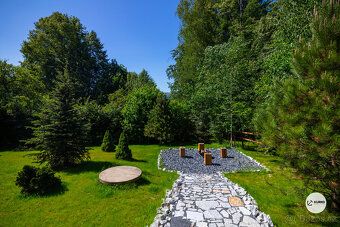 We offer a recreational property of layout 3+KK, standing on a plot with an area of 970 m2 in Čeladná village.