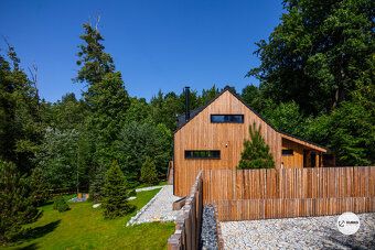 We offer a recreational property of layout 3+KK, standing on a plot with an area of 970 m2 in Čeladná village.