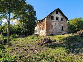 Exlusivní nabídka pozemku 1484m2 se stavbou s číslem popisný