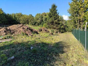 Exlusivní nabídka pozemku 1484m2 se stavbou s číslem popisný