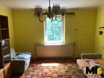 Nabízíme k prodeji prostornou vilu nacházející se v obci Hoš