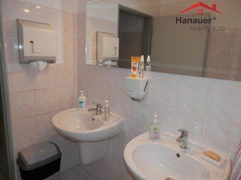 Nabízíme pronájem kanceláře o ploše 24,16 m2 ve 3. patře bud