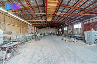 We offer for sale an extensive commercial property of total area 25,542 m² located in the…