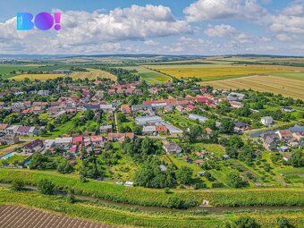We offer for sale a spacious garden of total area 1113 sqm in the village of Bezměrov, Kroměříž district.
