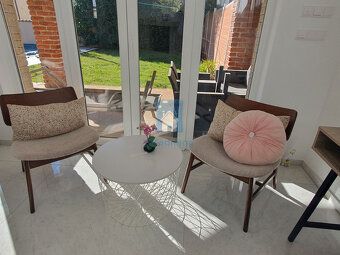 We offer a luxury house in Višnjan of size 115 m², with a swimming pool.
