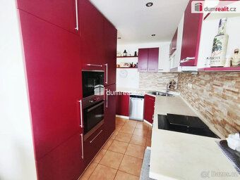 , Nabízíme k prodeji prostorný a světlý byt 3+1 o celkové pl
