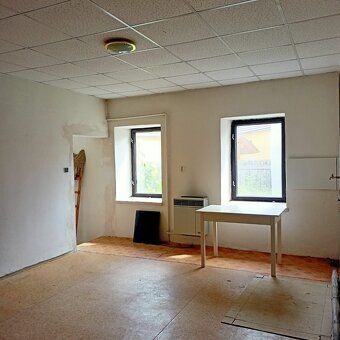 We present this family house for sale in a quiet part of the village of Rozstání on the Drahanská Highlands.