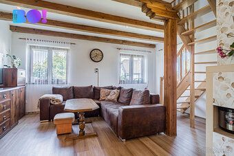Nabízíme středně velký moderně stavěný cihlový rodinný dům s