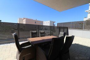 In Brodarici, in a quiet area, 830m from the beach, we offer for sale a newly built apartment…