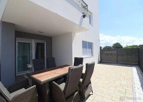 In Brodarici, in a quiet area, 830m from the beach, we offer for sale a newly built apartment…