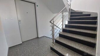 Ponúkame na predaj krásne zariadený 2 izbovýi byt o celkovej