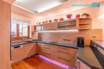 Sale of family house 5+kk with garden, pool, workshop and exceptional parking possibilities – Libeř, Prague West
