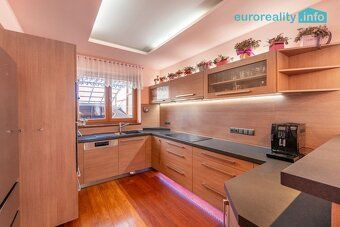 Sale of family house 5+kk with garden, pool, workshop and exceptional parking possibilities – Libeř, Prague West