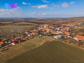BO! Vám nabízí k prodeji exkluzivní stavební parcelu.
Toužít