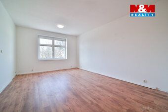 Exkluzivně nabízíme k pronájmu vzdušný světlý byt 3+kk o cel