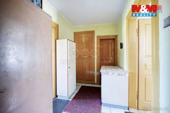 Nabízíme k prodeji malý rodinný dům v centru Kvíčovic, samos