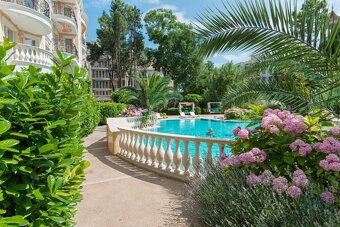We offer for sale a fully furnished apartment in the prestigious luxury complex Venera Palace…