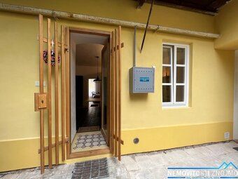 We offer for rent a completely renovated brick apartment 2+