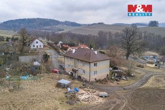 Nabízíme k prodeji cihlový dům v centru obce Staré Mitrovice