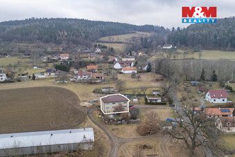 Nabízíme k prodeji cihlový dům v centru obce Staré Mitrovice