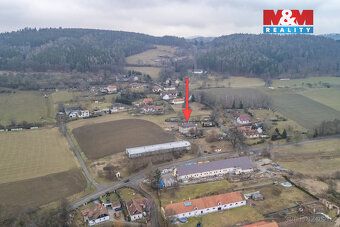 Nabízíme k prodeji cihlový dům v centru obce Staré Mitrovice