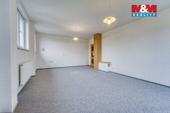 Nabízíme k pronájmu prostorný rodinný dům v atraktivní a kli