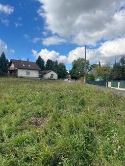 Ділянка 10 300 м² Куніце біля Річан, Прага Схід. Згідно з