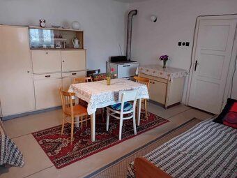 I am offering for sale a family house with garden intended for reconstruction in picturesque…