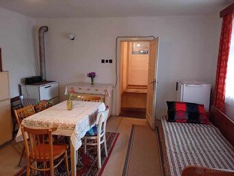 I am offering for sale a family house with garden intended for reconstruction in picturesque…