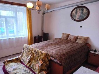 I am offering for sale a family house with garden intended for reconstruction in picturesque…