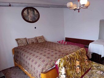 I am offering for sale a family house with garden intended for reconstruction in picturesque…