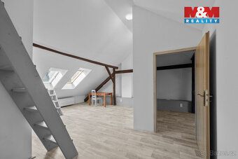 We offer for rent a spacious and bright apartment in an attic mansard of 2+1 layout, located…